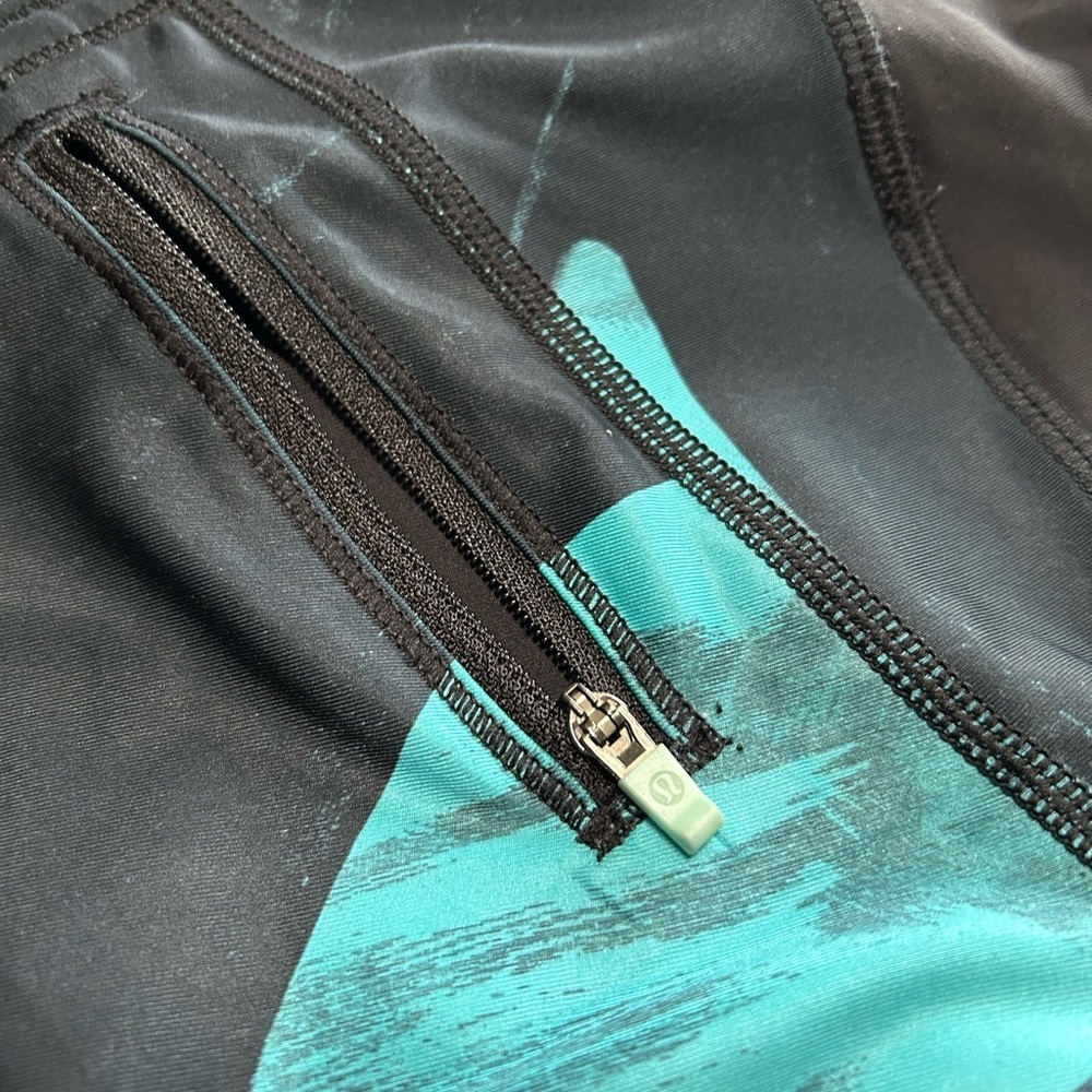 Lululemon Athletica Black and Teal Patterned Leggings Size 6 - Picture 3 of 6